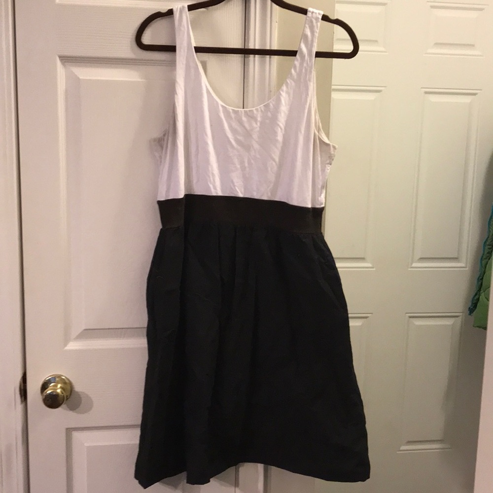 Cute spring dress with pockets!